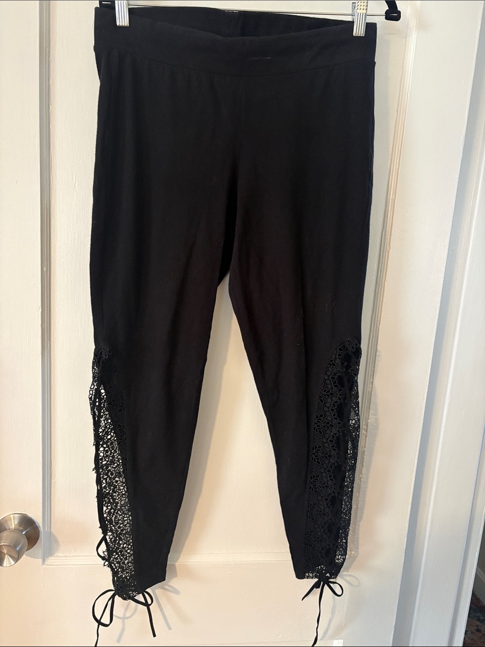 Torrid Black Lace-Trim Ankle tie Ponte Leggings - Torrid Size 1